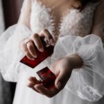 Цена на духи зависит от многих факторов, включая бренд, ингредиенты, производственный процесс и конечно, качество продукта. Вот несколько основных причин, почему цена на духи может варьироваться: