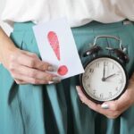 Менструация - это уникальный для женщин биологический процесс, который происходит в результате сложного взаимодействия между гормонами и репродуктивной системой. Тем не менее, я могу предоставить информацию о менструации и ее значении для женщин.
