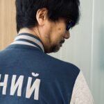 Хидео Кодзима (Hideo Kojima) - японский разработчик компьютерных игр, наиболее известный как создатель серии Metal Gear Solid и Death Stranding. Его творческий вклад в игровую индустрию настолько значительный, что его можно считать гением.