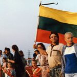 Недовольство советской национальной политикой в СССР можно объяснить несколькими факторами. Одним из причин неприязни этнической политикой являлось политика русификации, направленная на развитие русской культуры и языка при подавлении культур и языков других национальностей в СССР, вызывала недовольство и недовольство нерусских этнических групп. Эта политика породила у этих групп чувство маргинализации и отчуждения, что привело к росту недовольства советским правительством.
